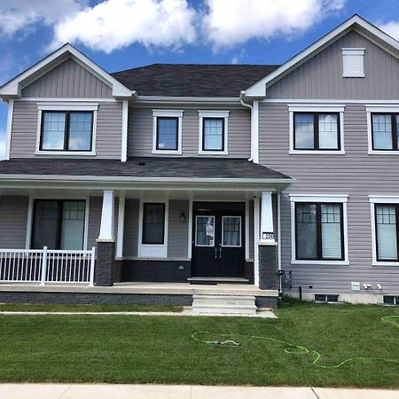 Large 5 Bedroom Newly Built Home Sleeps 12 Persons Thorold Extérieur photo
