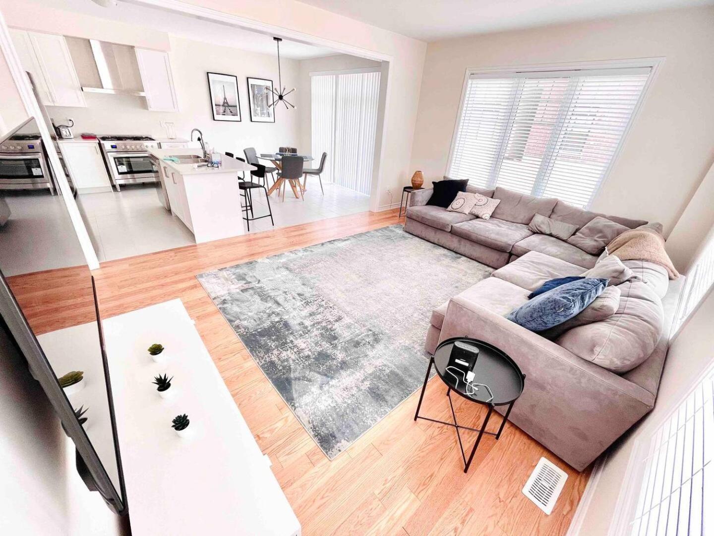 Large 5 Bedroom Newly Built Home Sleeps 12 Persons Thorold Extérieur photo