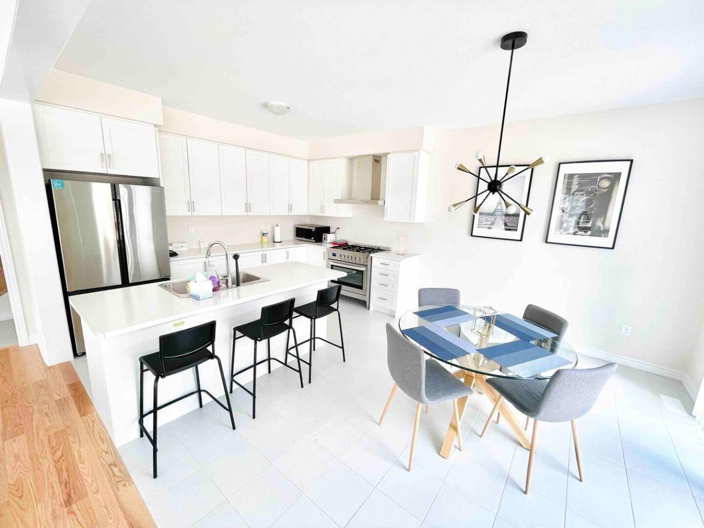 Large 5 Bedroom Newly Built Home Sleeps 12 Persons Thorold Extérieur photo